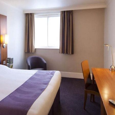 Premier Inn กลอสเตอร์ ภายนอก รูปภาพ